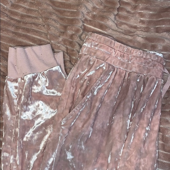 Velvet Joggers - Picture 2 of 7